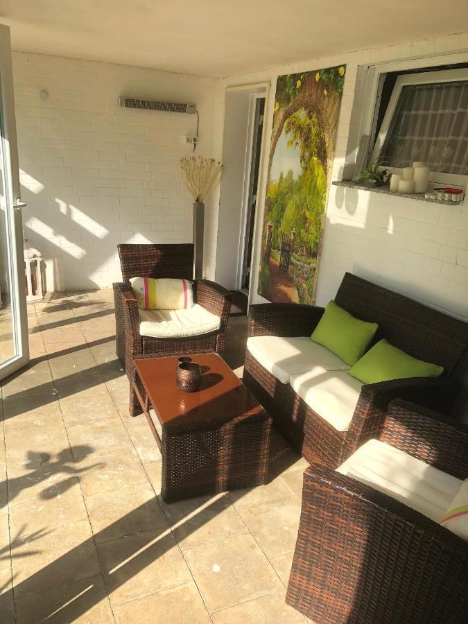 Ferienwohnung Apartment Dettum Mit Eigenem Bad, Kochnische Und Wintergarten Exterior photo